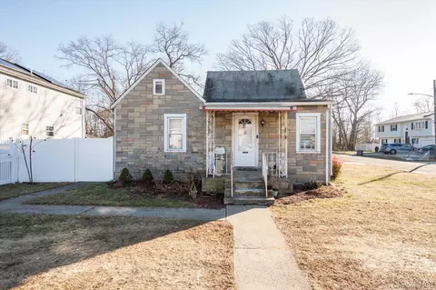 283 Washington Ave, Amityville, NY 11701