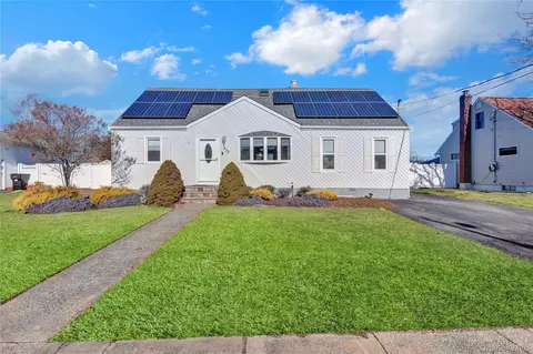 233 Sears Rd, West Islip, NY 11795