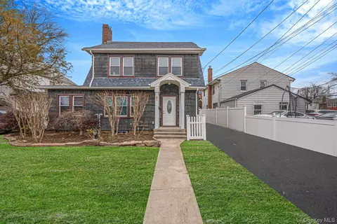 63 Devon Rd, Hempstead, NY 11550