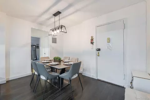 84-01 Main St #527, Jamaica, NY 11435