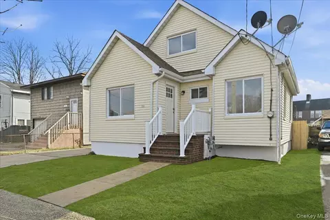 160 Argyle Ave, Uniondale, NY 11553