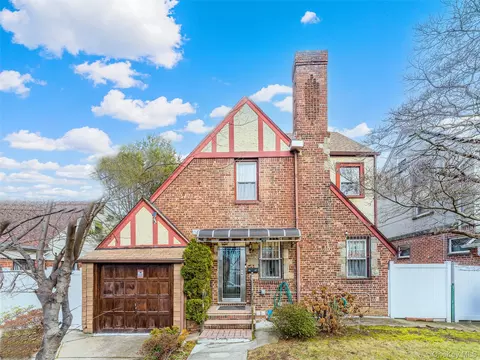 4719 192nd St, Flushing, NY 11358