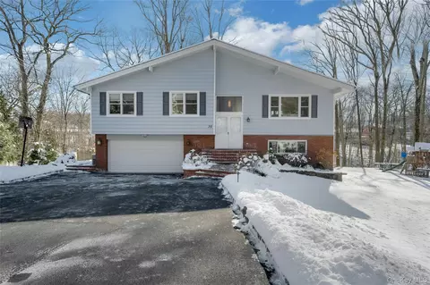 30 Highclere Ln, Mount Pleasant, NY 10595