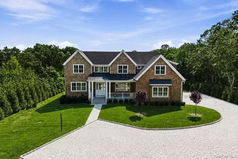 34 Old Main Rd, Quogue, NY 11959