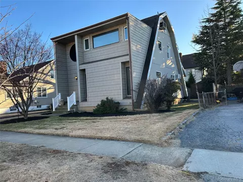 70 E Beverly Pkwy, Valley Stream, NY 11580