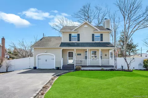 346 Victory Dr, Lake Ronkonkoma, NY 11779