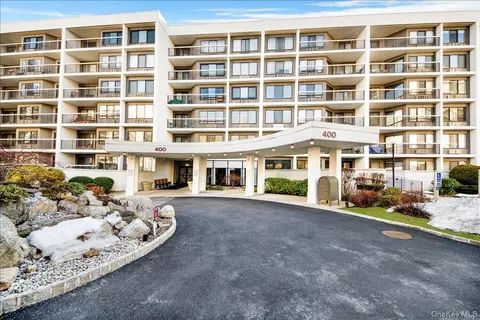 400 High Point Dr #PH6, Greenburgh, NY 10530
