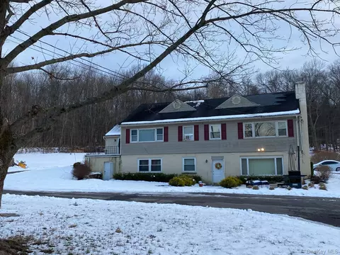 30 Trout Brook Rd, Highland Mills, NY 10930