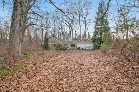 14 Glendale Rd, New Castle, NY 10562