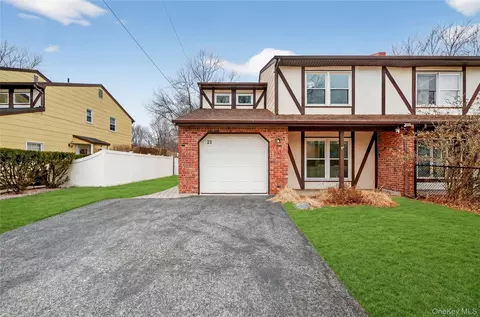21 Green Ave, Clarkstown, NY 10989