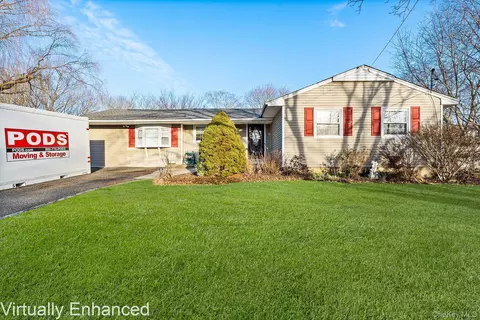 19 Evelyn Rd, Port Jefferson Station, NY 11776