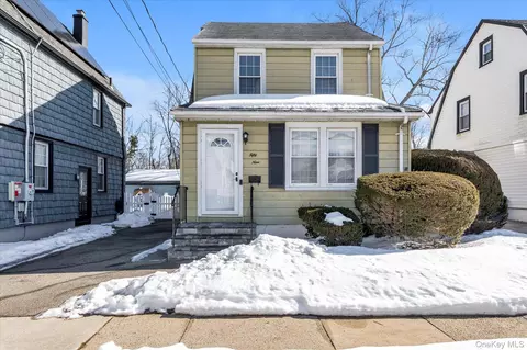 59 Stratford Ave, North Hempstead, NY 11596
