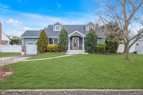 111 Elberta Dr, East Northport, NY 11731