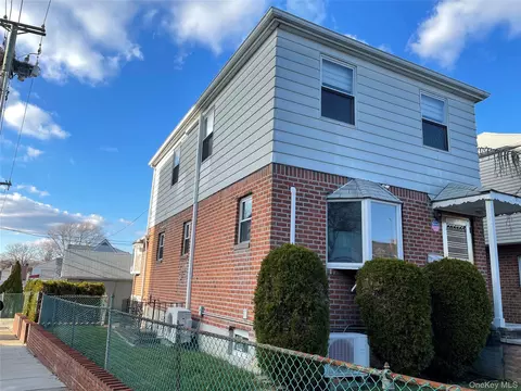 6152 149th St, Flushing, NY 11367