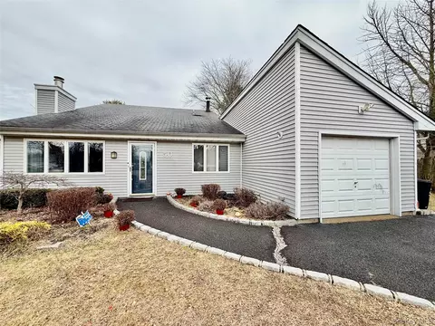 50 Rustic Ave, Medford, NY 11763