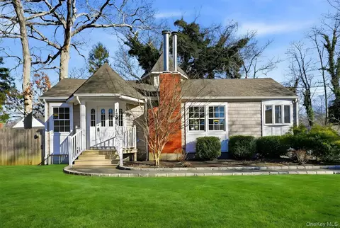 129 Lakeview Dr, Mastic Beach, NY 11951