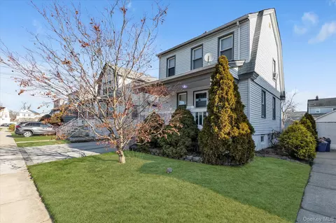 15 Eton St, Valley Stream, NY 11581