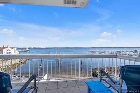 190 Schofield St, New York, NY 10464