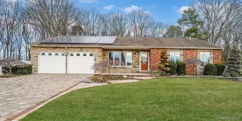 52 San Rafael Ave, Holbrook, NY 11741