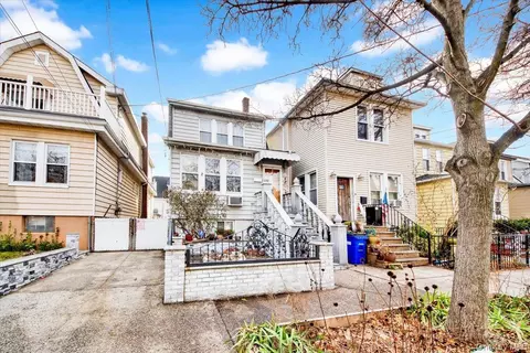 1038 Pierce Ave, New York, NY 10461