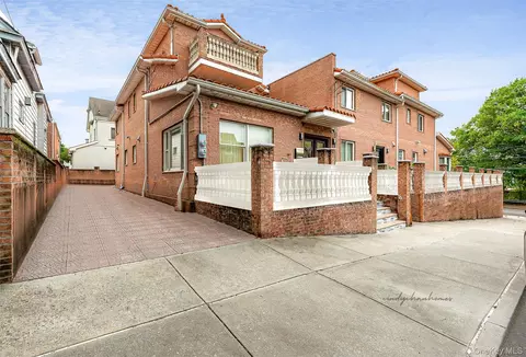 58-10 83rd Pl, Middle Village, NY 11379