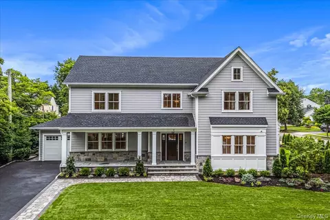7 Yale St, Garden City, NY 11530