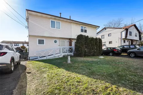 82 Division Ave, Ramapo, NY 10977