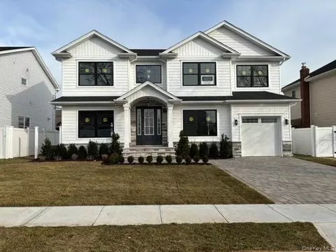 348 Fairway Dr, Franklin Square, NY 11010