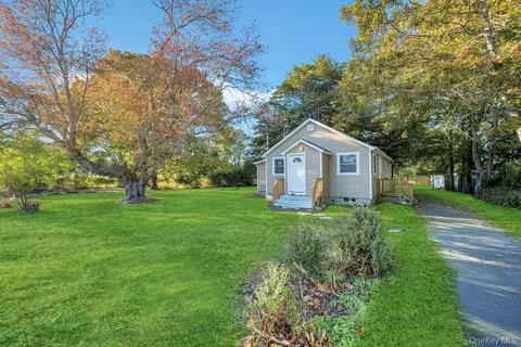 231 Elm Rd W, Mastic Beach, NY 11951