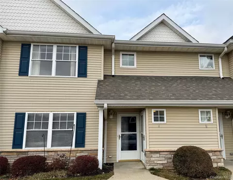 6 Morley Cir, Melville, NY 11747