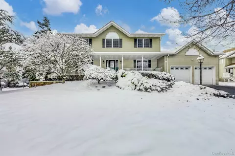 40 Cragmere Oval, Clarkstown, NY 10956