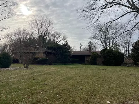 15 Wildwood Dr, Dix Hills, NY 11746