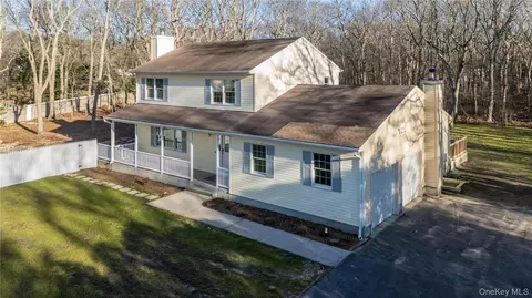 85 Drew Dr, Eastport, NY 11941