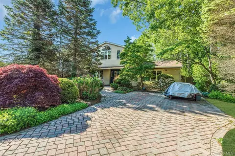 306 Versa Pl, Sayville, NY 11782