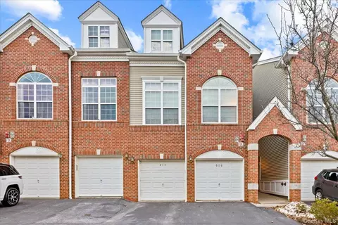 917 Balsam Dr, New Windsor, NY 12553