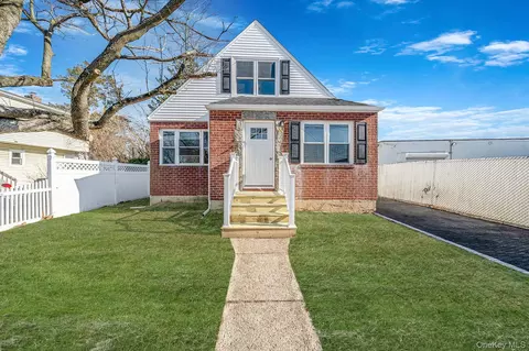 8 Rockaway Ave, North Hempstead, NY 11590