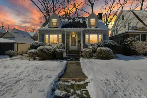 82 Spruce Ave, Floral Park, NY 11001