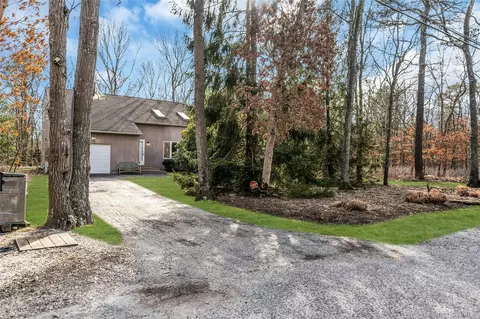 23 Bellows Ter, Hampton Bays, NY 11946