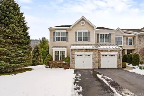 947 Huntington Dr, Fishkill, NY 12524