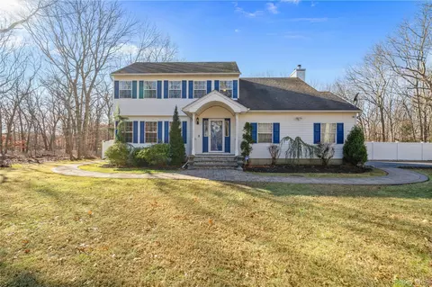 194 Miller Place Rd, Miller Place, NY 11764
