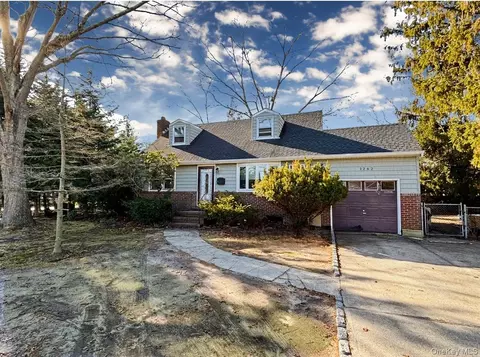 1262 Saxon Ave, Bay Shore, NY 11706