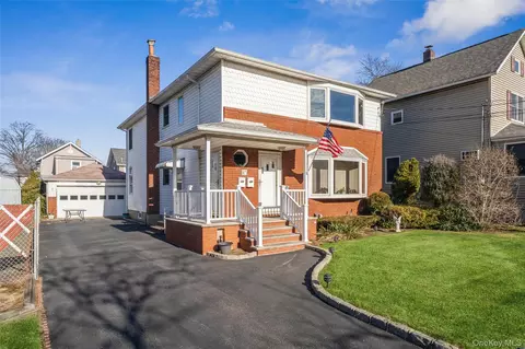83 W Valley Stream Blvd, Valley Stream, NY 11580