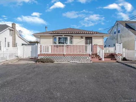 1367 Pine Acres Blvd, Bay Shore, NY 11706