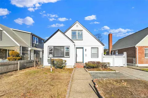 22717 113th Dr, New York, NY 11429