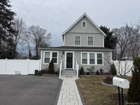 41 Brightside Ave, Central Islip, NY 11722