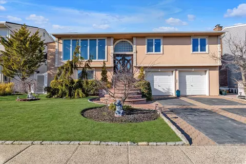 909 Gerry Ave, Lido Beach, NY 11561