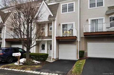 102 Crystal Hill Dr, Pomona, NY 10970