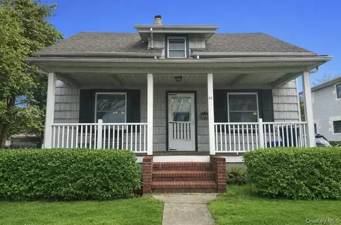 23 S Bayles Ave, North Hempstead, NY 11050