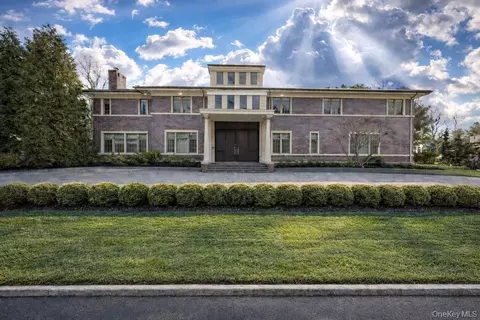 865 Barberry Ln, Woodmere, NY 11598