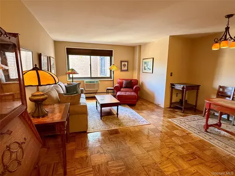 100 E Hartsdale Ave #7RE, Greenburgh, NY 10530